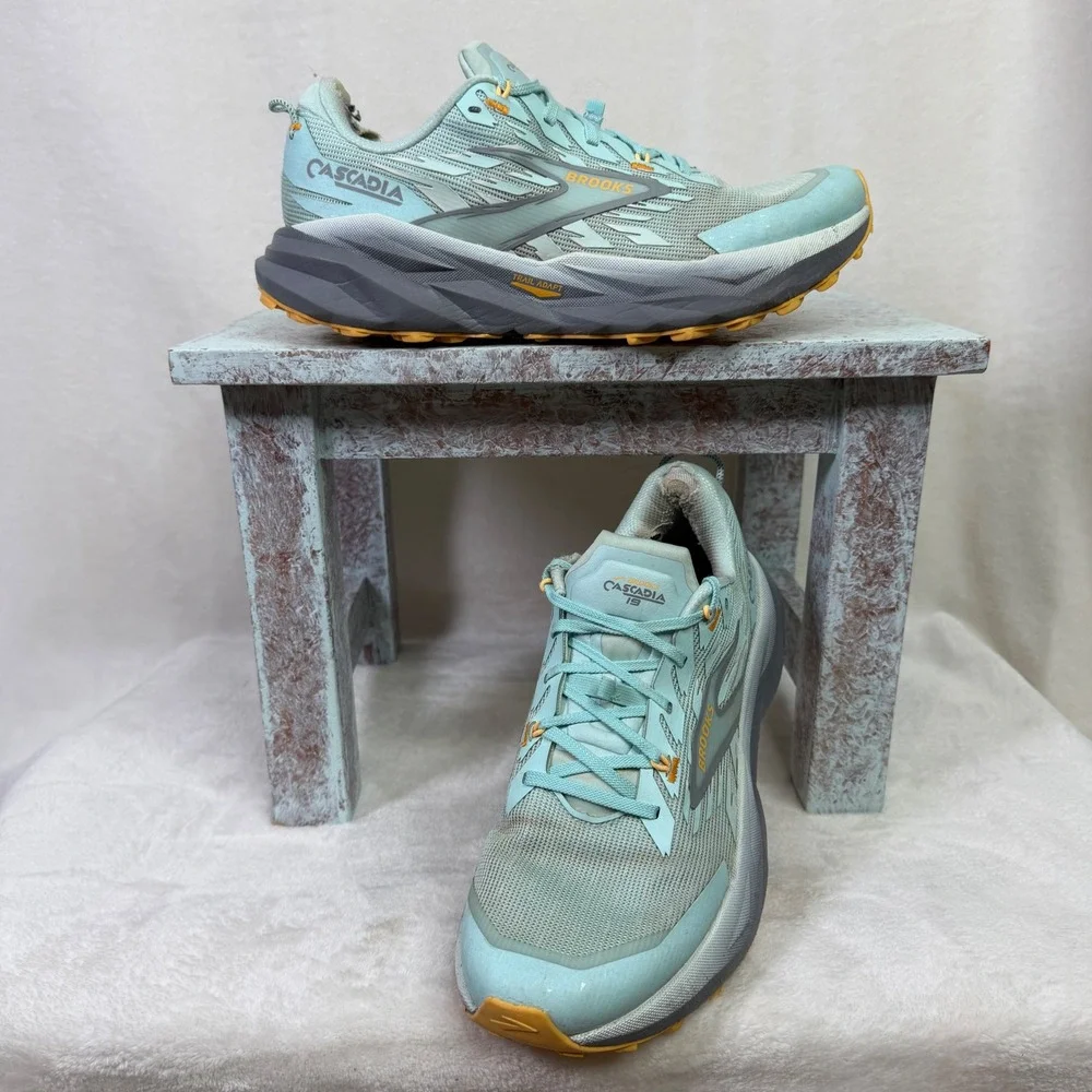 Brooks Cascadia 19 Trail Running Shoes Women 9 Clearwater/Primer Grey/Apricot‎
